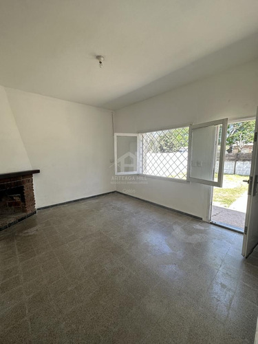 Vendo: Casa De 2 Dormitorios Con Fondo