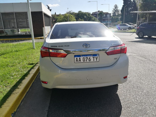 Toyota Corolla Xei 1.8 2016 Blanco Automático Cuero
