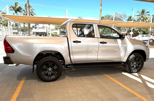 Toyota Hilux 2.7 Cabina Doble Sr Mt