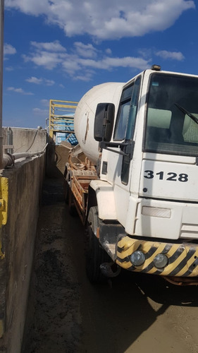 Ford Cargo 2425