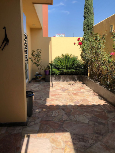 En Venta Casa En Centro Sur, Claustros, Gran Ubicación, Alberca, 3 Recamaras..