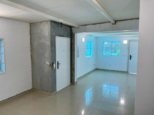 Imagen 4 de 12 de Apartamento Con Local En Margarita En Venta