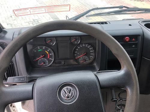 Imagem 10 de 15 de Vw 13190 2017 4x2 Com Munck Phd 12.005 2h 2m=1718,13180,1319