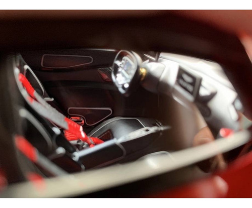 Aston Martin Valkyrie Vermelha - 1/18 Frontiart
