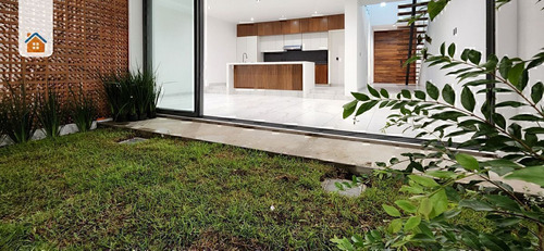 Casa Nueva En Venta En Albaterra Residencial, Colima - 4 Recámaras, 3 Baños