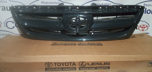 Imagen 2 de 7 de Parrilla Central Toyota Fortuner 2006-2008 Original