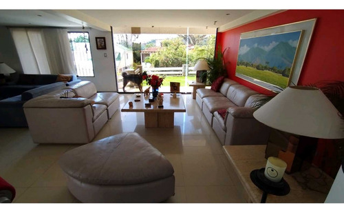 Casa En Venta Urb El Placer 5h/6b/3p Piscina
