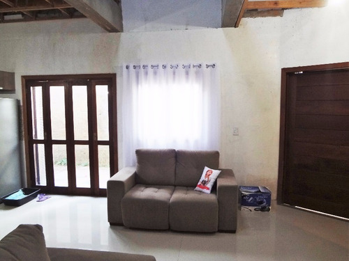 Casa Em Hípica Com 3 Dormitórios - Lu260999