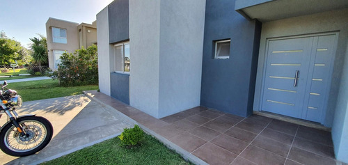 Imagen 4 de 30 de Casa 4 Amb Con Pileta Barrio Santa Juana Canning