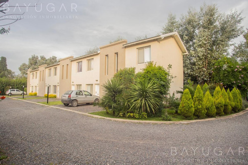 Imagen 2 de 15 de Venta - Ph Dúplex En Barrio La Fernanda - Villa Rosa - Pilar - Bayugar Negocios Inmobiliarios