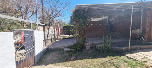 Casa En Venta De 3 Dormitorios C/ Cochera En Cosquín