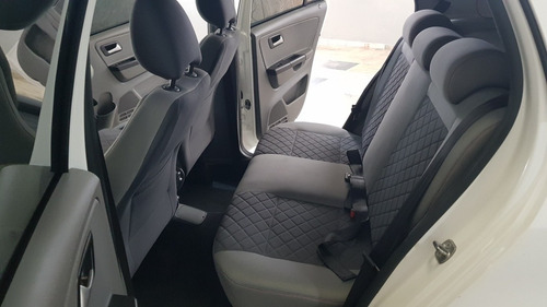 Imagem 10 de 13 de Volkswagen Fox 2016 1.6 16v Msi Highline Total Flex 5p