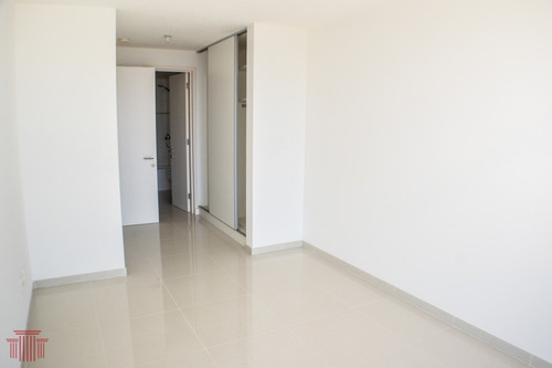 Avenida Roosevelt - Edificio Nuevo - Ref: 10880