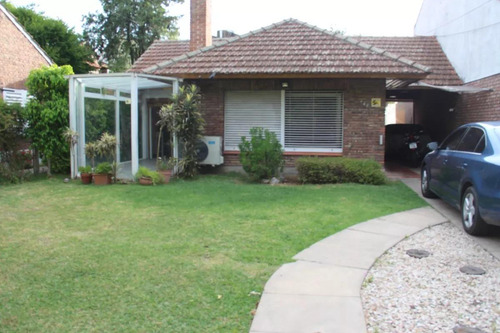 Casa En Venta - 3 Dormitorios 3 Baños - Cochera - 435mts2 - Adrogue