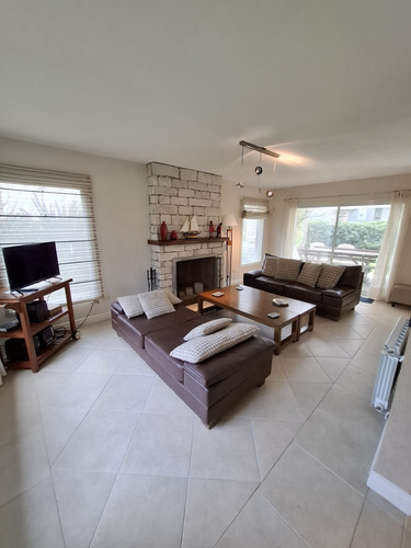Casa Terrazas Al Golf . Pinamar . Oportunidad .