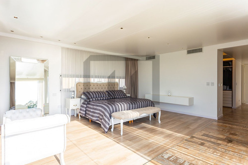 Imagen 19 de 30 de Imponente Casa Premiun A La Venta En Barrio Terralagos.