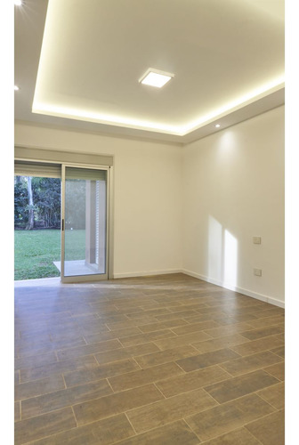 Casa De 3 Dormitorios Con Cochera, Galería Y Piscina