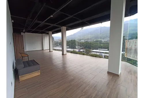 Se Arrienda Local Comercial Nuevo En Copacabana.