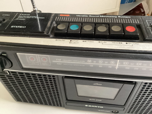 Sanyo Am/fm Stereo Radio Cassette Recorder M-9902f (Usado)