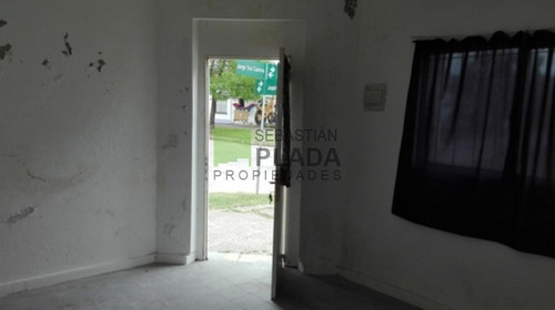En Dos Padrones, Cuatro Viviendas Y Terreno. - Ref: 48