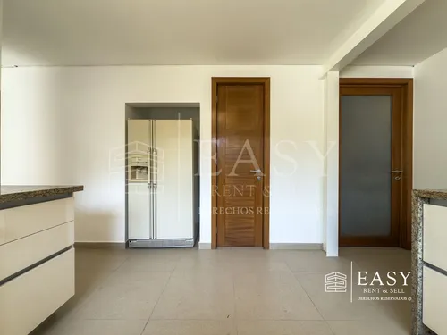 Casa De Lujo En Lomas Con Uso Mixto Y Jardín