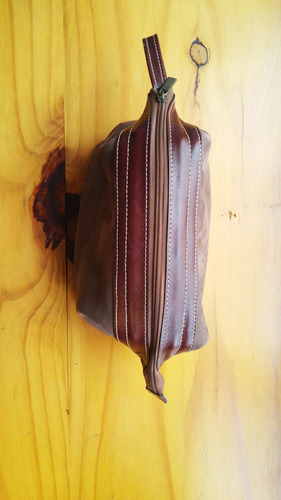 Imagen 4 de 8 de Necessaire De Cuero- Color Beige Hombre
