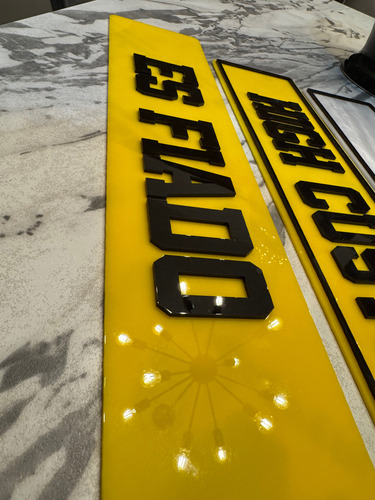 Placas Para Auto Personalizadas Elaboradas En Acrílico Personalizado