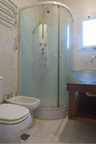 Venta Casa De 5 Ambientes En Barrio La Montura Pilar