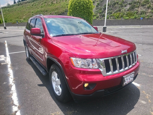 Imagen 2 de 10 de Jeep Grand Cherokee 2013 Laredo V6 Lujo 4x2 At