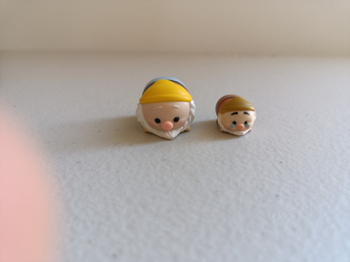 Tsum Tsum De Plastico Blanca Nieves(enanos) Set 2 Piezas (Usado)