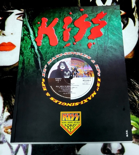 Kiss Libro Maxi Singles Castellano 400 Fotos Color 154 Pag.