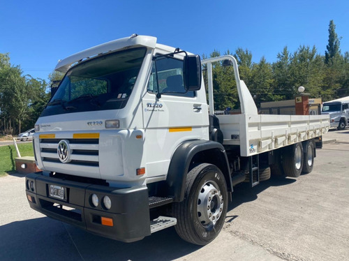 Volkswagen 17220 Planchada Sica 8mts 9000km Rentaltrucks