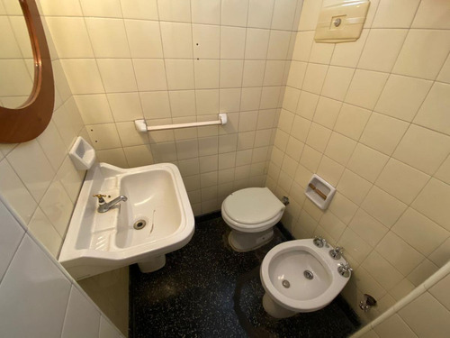 Imagen 9 de 9 de Oficina En Alquiler 2 Ambientes Con Baño Privado Centro Rosario