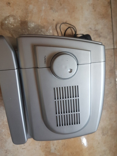 Imagen 4 de 6 de Tv Radio Portátil