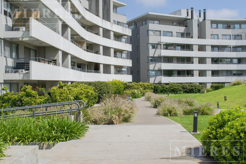 Departamento De Tres Ambientes En Venta En Condominio Civis