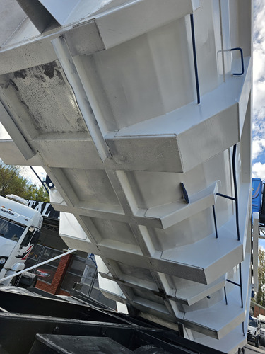 Scania P310 6x4 Camión Volcador Año 2008 Rentaltrucks Vial