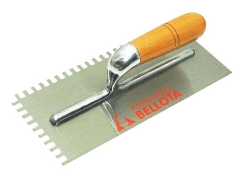 Imagen 3 de 3 de Llana Dentada Mango De Madera. Marca Bellota. Booch
