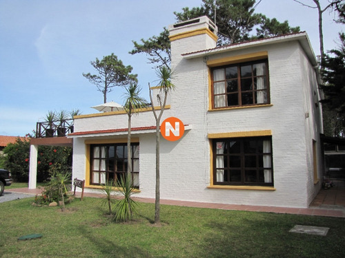 Casa En Venta Y Alquiler, Pinares, Punta Del Este, 4 Dormitorios.- Ref: 208042