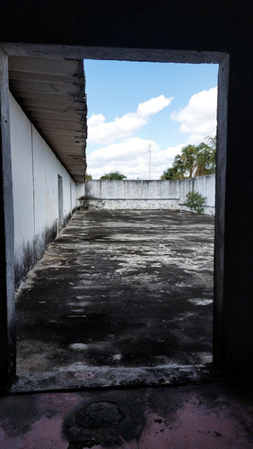 Bodega Comercial Con Amplio Patio De Maniobras ,en El Centro De Merida
