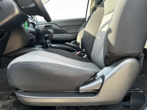 Mitsubishi L200 L200 D/c 2.4 Work Cr 4x2 Wf Doble Airbag Cc