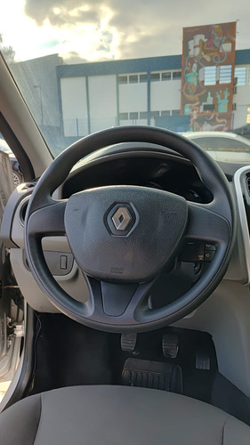 Renault Logan 1.6 Expression Hi-power 4p