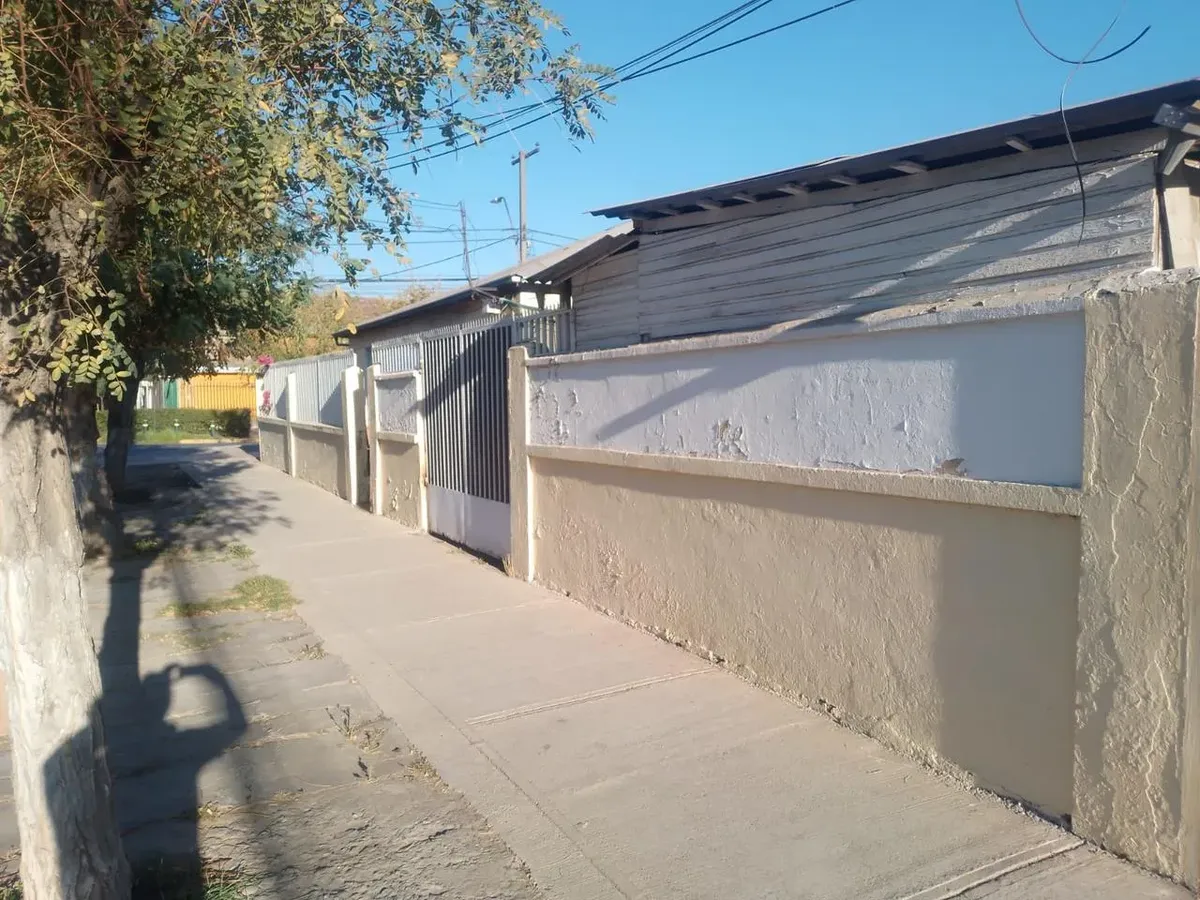 Imagen 3 de 19 de Solida Casa De 3 Dormitorios La Cisterna