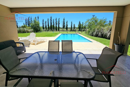 Venta De Casa En Terravista Con 4 Habitaciones