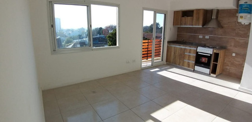 Imagen 4 de 8 de Ph De 1 Ambiente C/frente Abierto Y Balcon