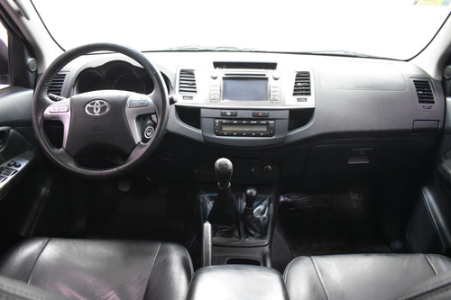 Imagen 9 de 11 de Toyota Hilux Srv Cuero 3.0tdi 4x4 Manual 2014 Rpm Moviles