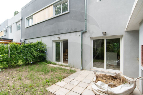 Duplex En Venta De 3 Dormitorios En City Bell