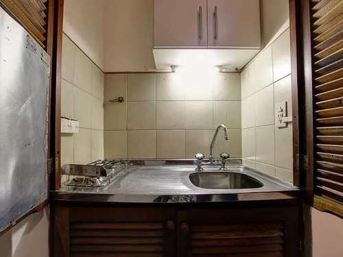Av. Corrientes Y Montevideo. Dueño Vende Oficina 70 M2 En Excelente Ubicación E Impecable Estado. En Un Edificio Moderno Para Uso Profesional Y Comercial.