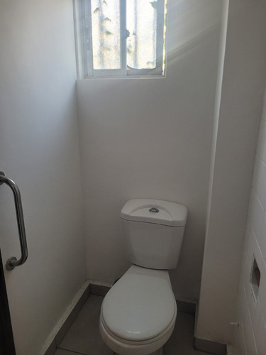 Cómoda Casa Recien Remodelada, Sector Residencial