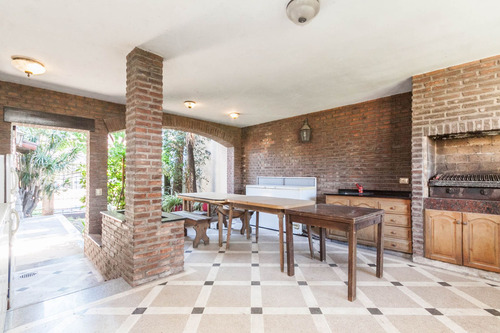 Venta Imponente Chalet S/lote De 17x48 Lanús Este