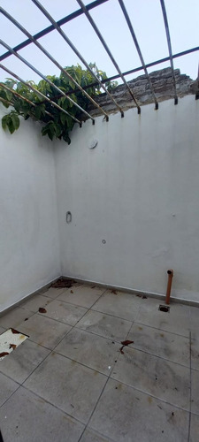 Monoambiente En Planta Baja Con Patio.